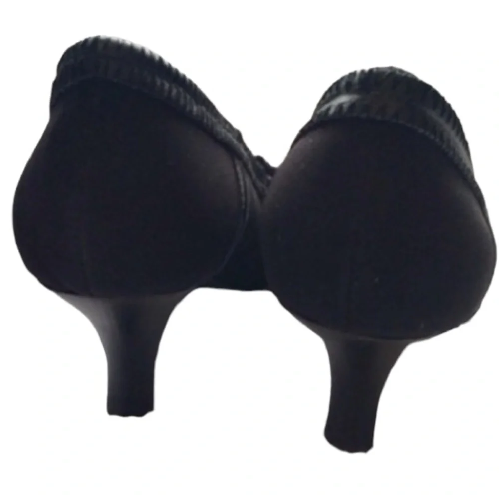 Tahari Bess Heel Pump Bow 6